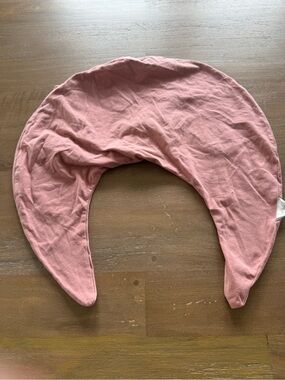 Snuggle me organic feeding pillow cover - Dusty Pink